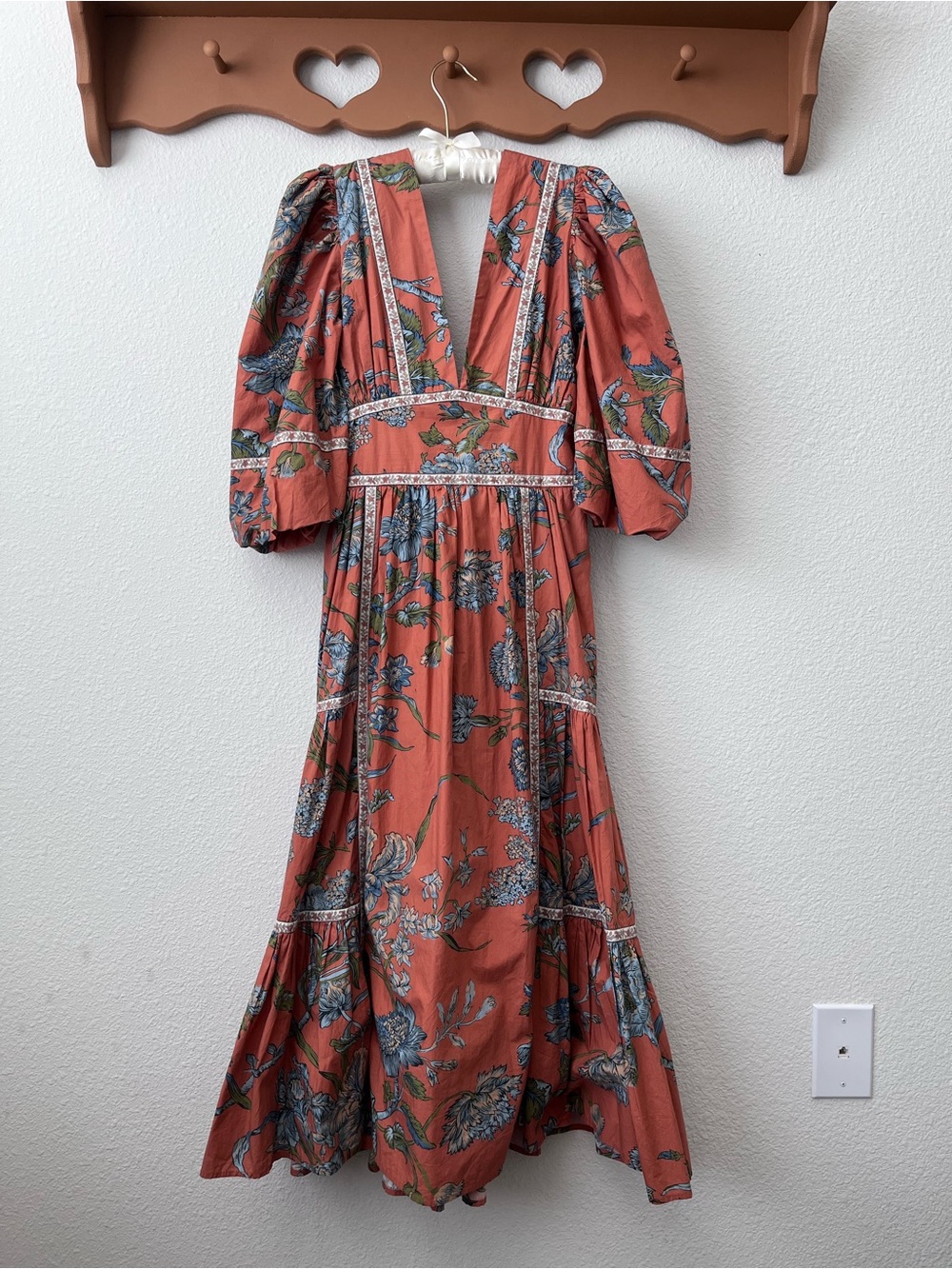 Floral Rust V‑Neck Maxi Dress with Puff Sleeves